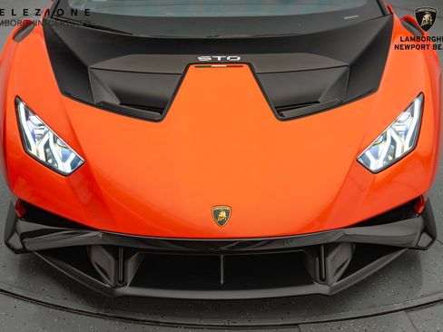 Used 2022 Lamborghini Huracan STO image 12