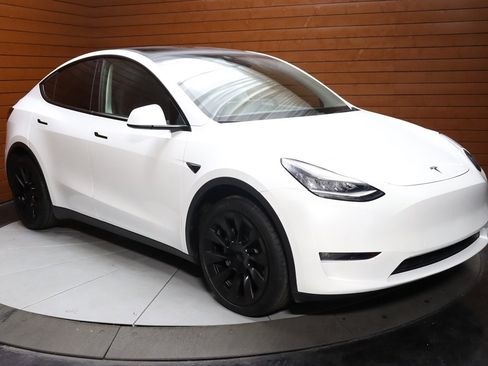 Used 2023 Tesla Model Y Long Range image 56