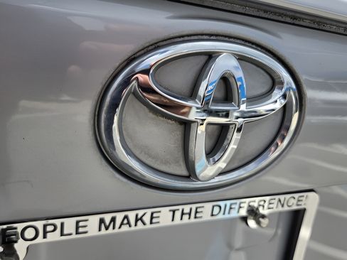 Used 2019 Toyota RAV4 XLE Premium FWD image 28