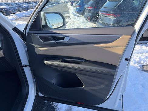 New 2026 Volkswagen Atlas Cross Sport SE image 17