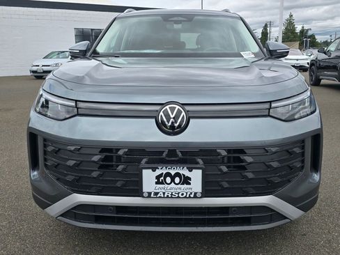 New 2025 Volkswagen Tiguan SE image 9