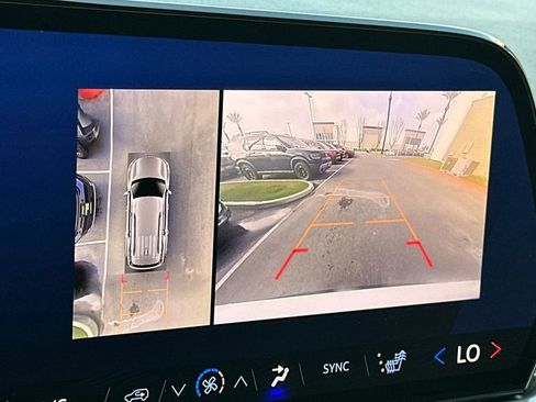 Used 2024 Chevrolet Traverse LT image 22