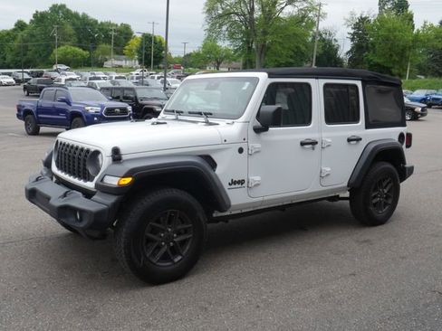 Used 2024 Jeep Wrangler Unlimited Sport AWD/4WD image 7