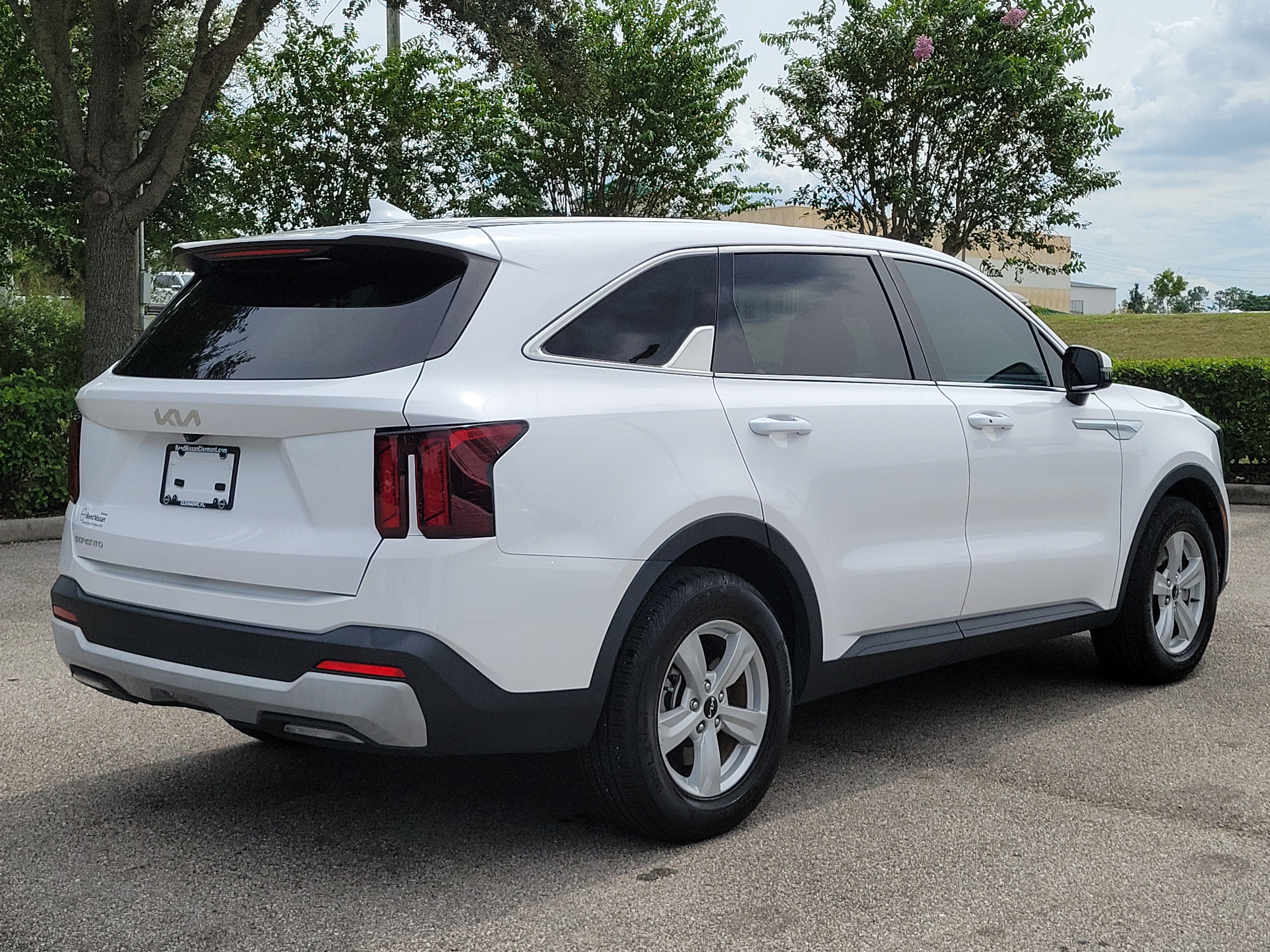 Used 2024 Kia Sorento LX FWD image 6