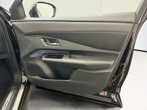 Used 2024 Nissan Ariya AWD image 33