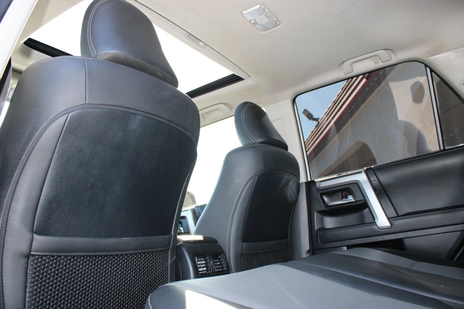 Used 2020 Toyota 4Runner SR5 Premium w/ Moonroof Package RWD image 16