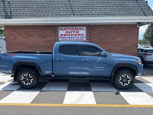 Used 2019 Toyota Tacoma TRD Off-Road AWD/4WD image 2