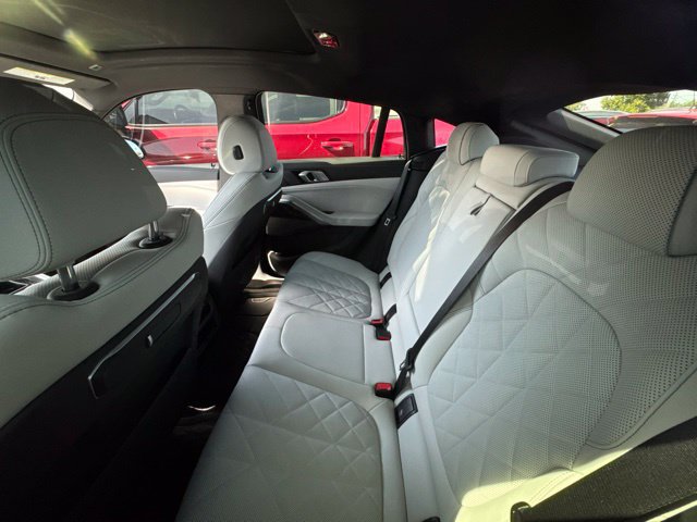Used 2024 BMW X6 xDrive40i w/ Premium Package AWD/4WD image 11