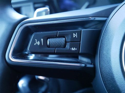 Used 2025 Porsche Macan image 19