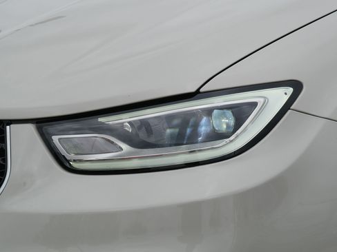 Used 2021 Chrysler Pacifica Touring-L w/ Premium & Safety Sphere Group FWD image 10