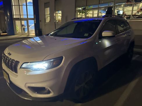 Used 2020 Jeep Cherokee Limited image 1