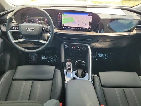 Certified 2025 Audi Q5 Premium AWD/4WD image 2