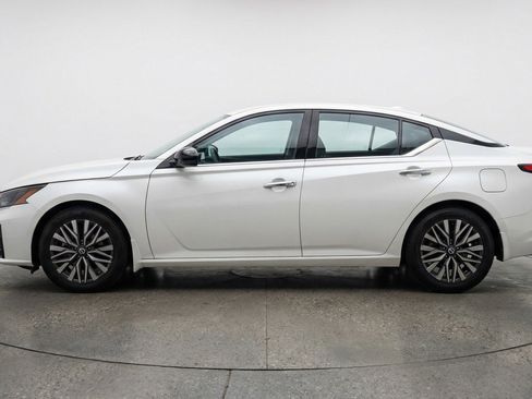 Used 2025 Nissan Altima 2.5 SV image 5