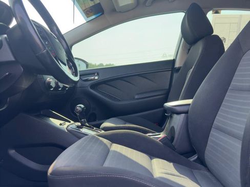 Used 2017 Kia Forte S w/ S Technology Package FWD image 8