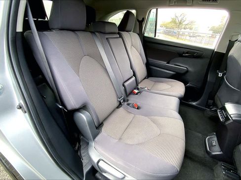 Certified 2024 Toyota Highlander LE image 19