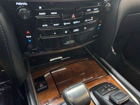 Used 2019 Lexus LX 570 4WD w/ Luxury Package image 8