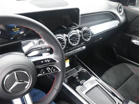 New 2024 Mercedes-Benz GLB 250 image 31