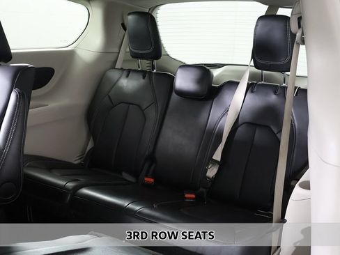 Used 2024 Chrysler Pacifica Limited FWD image 9
