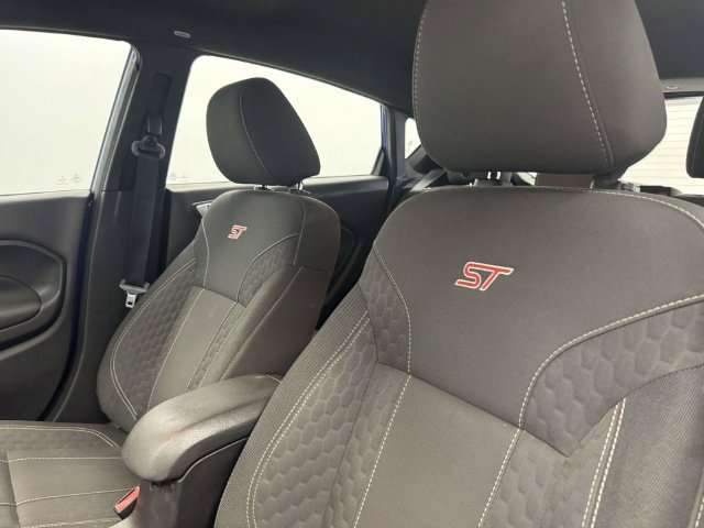 Used 2015 Ford Fiesta ST FWD image 31