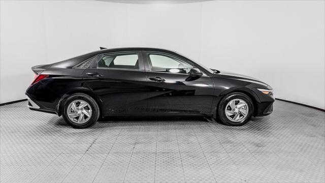 Used 2025 Hyundai Elantra SE FWD image 9