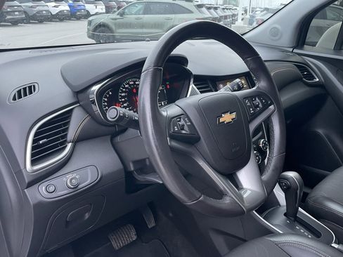 Used 2022 Chevrolet Trax LT w/ Sport Edition image 9