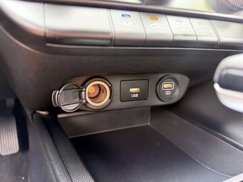Certified 2023 Hyundai Elantra SE FWD image 22