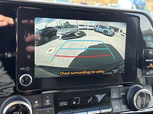 Used 2023 Toyota Highlander LE FWD image 14