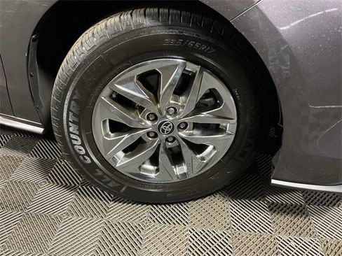 Used 2022 Toyota Sienna LE image 36
