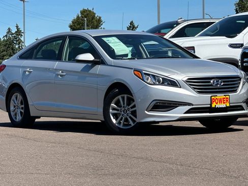 Used 2015 Hyundai Sonata SE w/ Option Group 02 FWD image 2