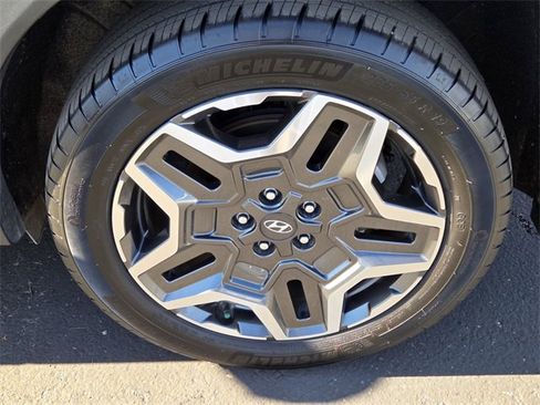 Used 2023 Hyundai Santa Fe SEL Premium image 9