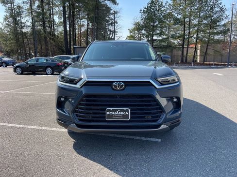 Used 2024 Toyota Grand Highlander Limited image 3