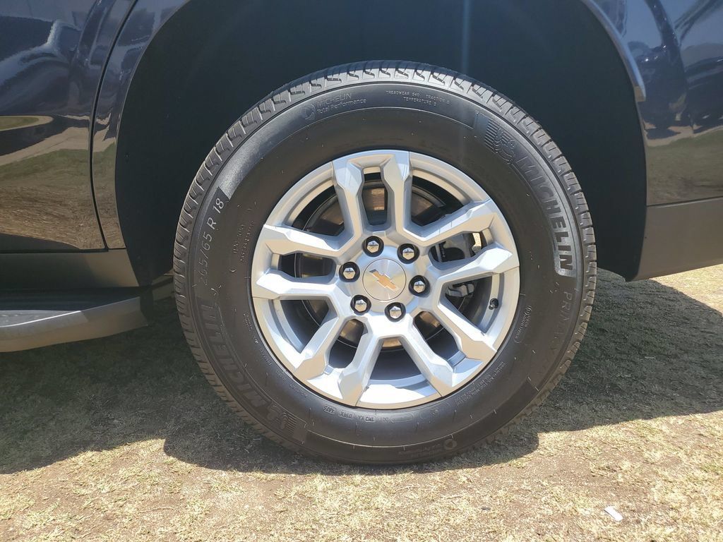 Used 2026 Chevrolet Tahoe LS RWD image 6