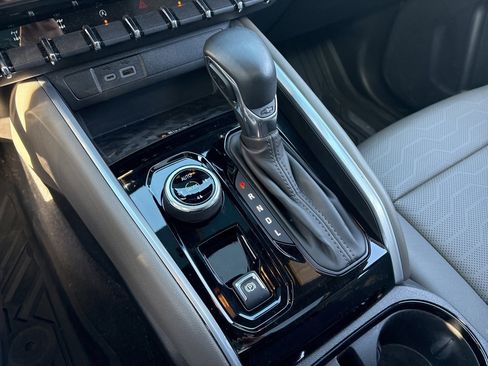 Used 2023 Chevrolet Colorado ZR2 w/ ZR2 Convenience Package III image 18