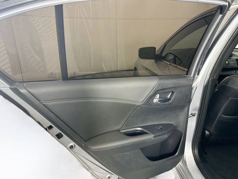 Used 2017 Honda Accord Sport image 24