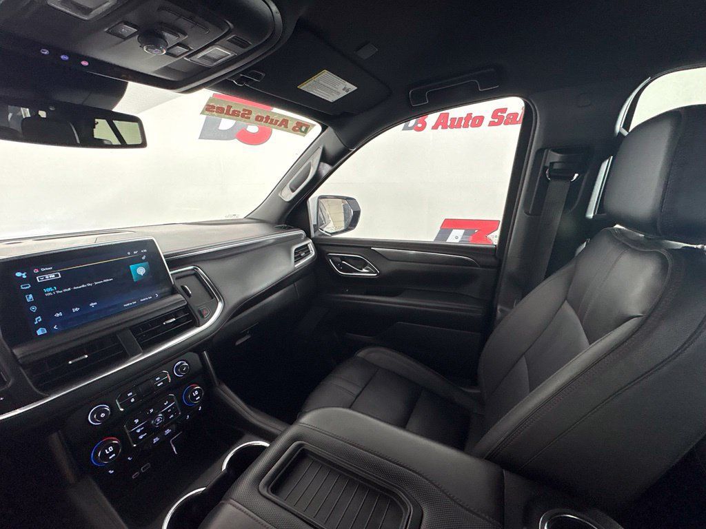 Used 2023 Chevrolet Suburban RST w/ Luxury Package RWD image 32