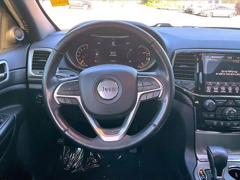 Used 2021 Jeep Grand Cherokee Laredo X image 9