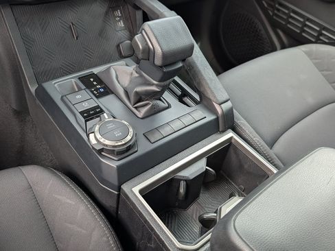 Used 2025 Toyota Tacoma SR5 AWD/4WD image 16