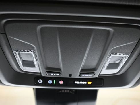 Used 2024 GMC Sierra 1500 Elevation image 26