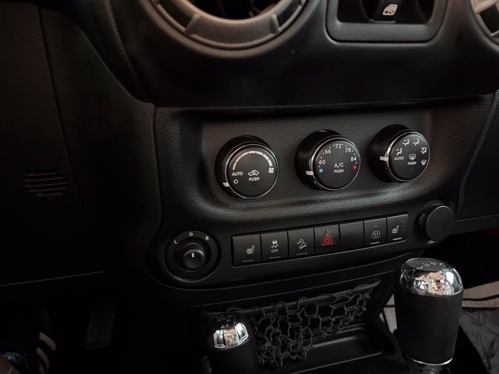 Used 2013 Jeep Wrangler Unlimited Sahara AWD/4WD image 19