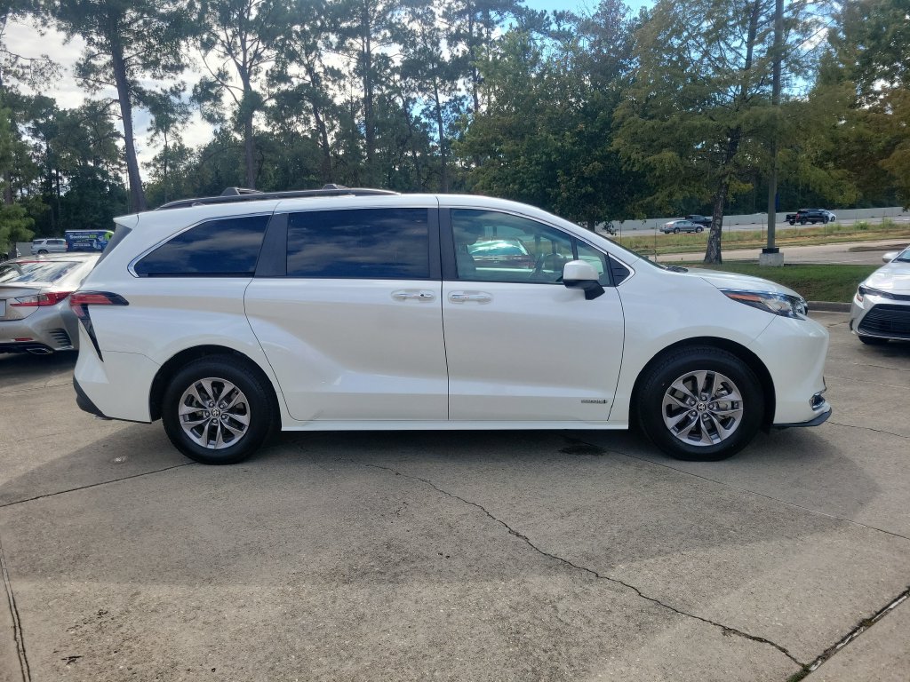 Used 2021 Toyota Sienna XLE FWD image 9