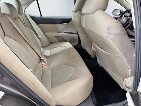 Used 2018 Toyota Camry LE FWD image 20