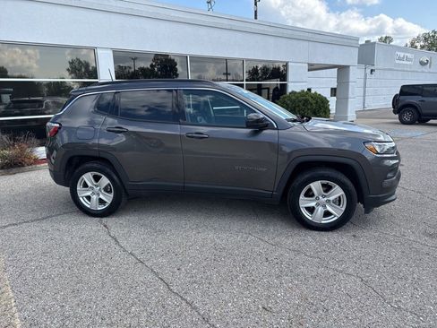 Used 2022 Jeep Compass Latitude w/ Convenience Group image 2