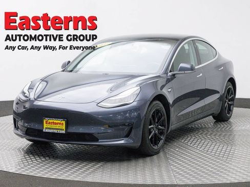 Used 2020 Tesla Model 3 Standard Range Plus RWD image 1