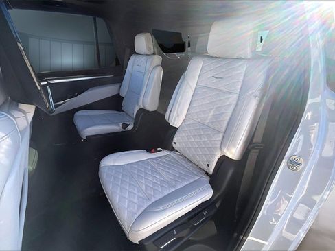 New 2026 Cadillac Escalade Platinum Sport w/ LPO, ONYX Package image 10