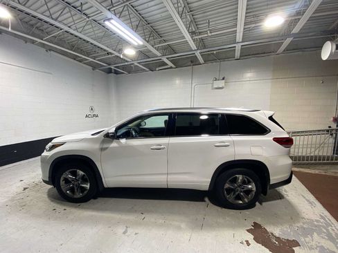 Used 2018 Toyota Highlander Limited Platinum AWD/4WD image 3