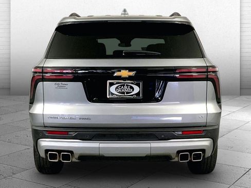 Used 2024 Chevrolet Traverse LT AWD/4WD image 3