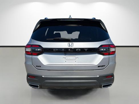 Used 2023 Honda Pilot Sport image 4