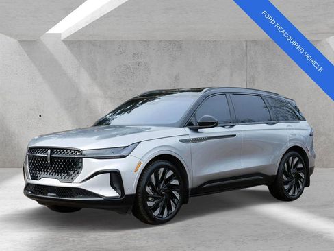 Used 2024 Lincoln Nautilus Reserve w/ Equipment Group 202A image 6