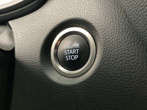 Used 2025 Toyota Corolla SE image 21