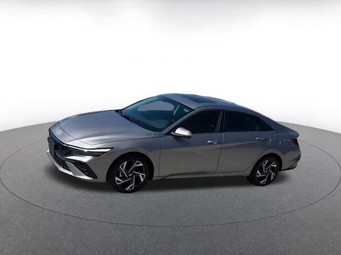 Used 2025 Hyundai Elantra SEL image 8